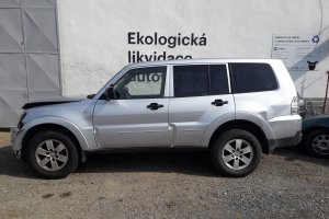 Mitsubishi Pajero IV 3.2DID 125kW stříbrné CZ