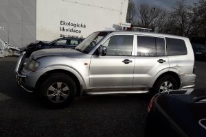 Mitsubishi Pajero 3.2DID 121kW stříbrné CZ