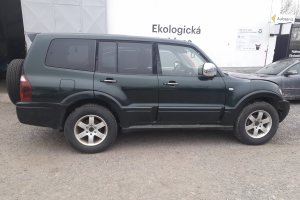 Mitsubishi Pajero 3.2DID CZ 121kW tmavě zelené