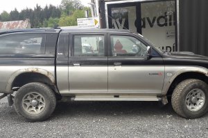 Mitsubishi L200 2.5TD 85kW stříbrno - černá